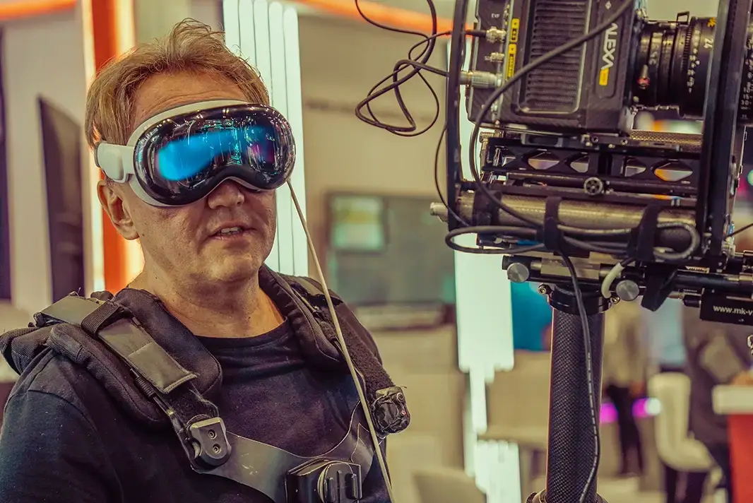 In Frame at CABSAT 2025 | AK Studio Dubai 3 DOP Tom Lebaric operating ARRI Trinity Rig at CABSAT 2025 Dubai, captured by AK Studio – Expert Photography and Videography in Dubai
